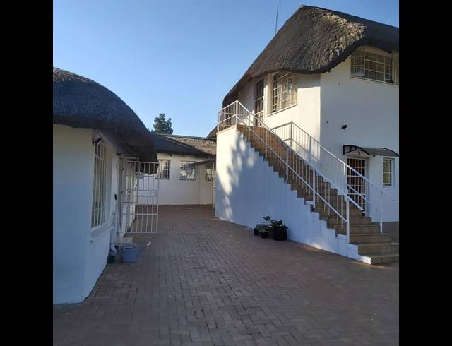 6 BEDROOM HOUSE FOR SALE IN ALLANDALE